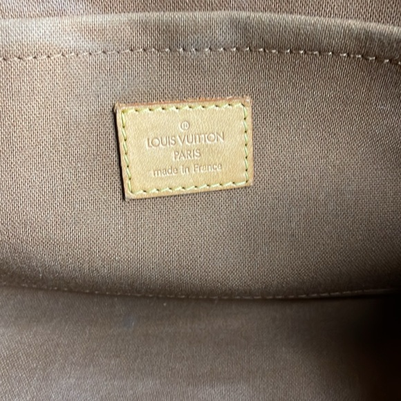 LOUIS VUITTON PURSE - Picture 6 of 7